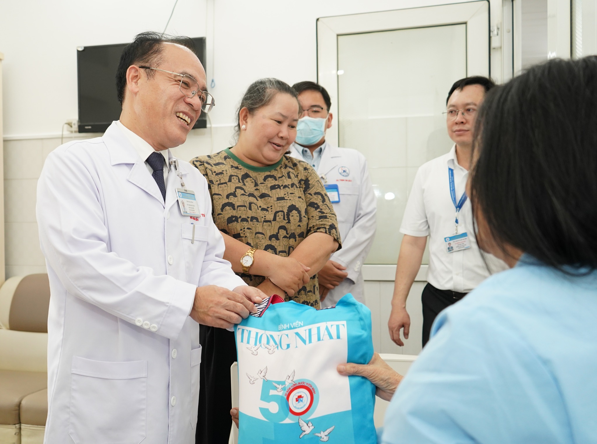 Ai là đối tượng đặc biệt được chăm sóc sức khỏe ở TPHCM? - Ảnh 1.