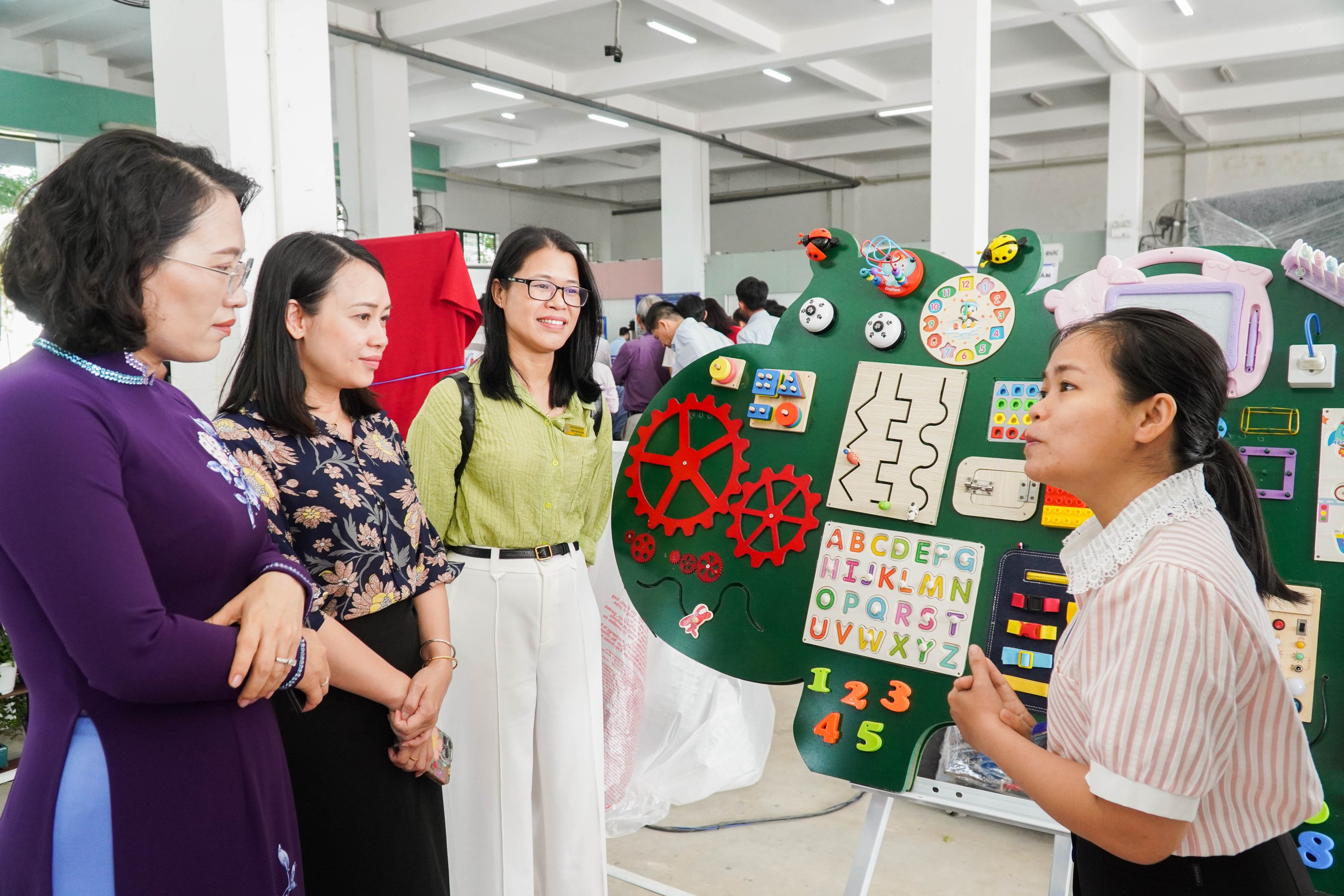 Đã mắt với những mô hình tại Hội thi Thiết bị đào tạo tự làm TP HCM - Ảnh 3.