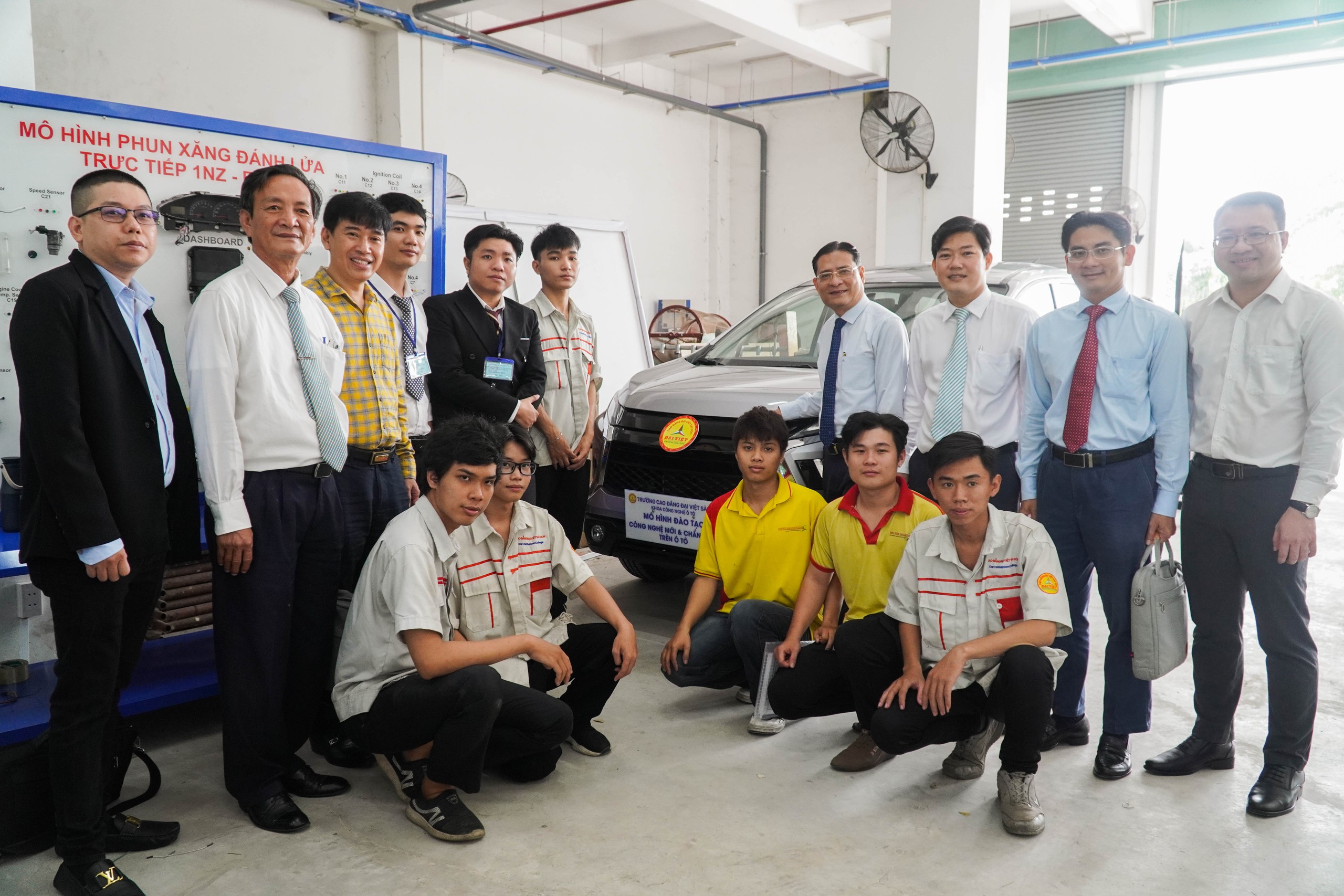 Đã mắt với những mô hình tại Hội thi Thiết bị đào tạo tự làm TP HCM - Ảnh 2.