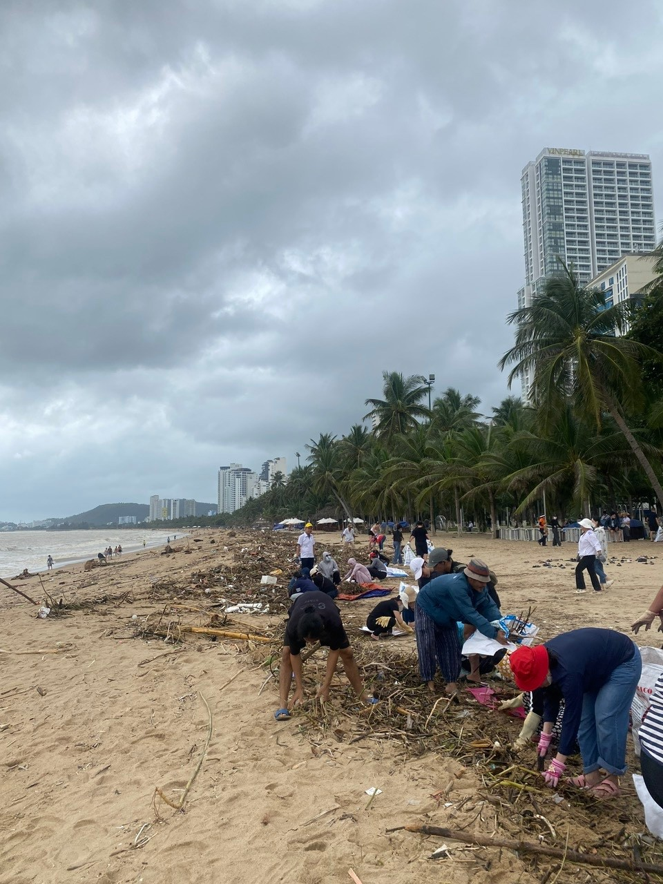 KDI Holdings hỗ trợ đồng bào Khánh Hòa bị ảnh hưởng lũ lụt 1 tỉ đồng - Ảnh 3.