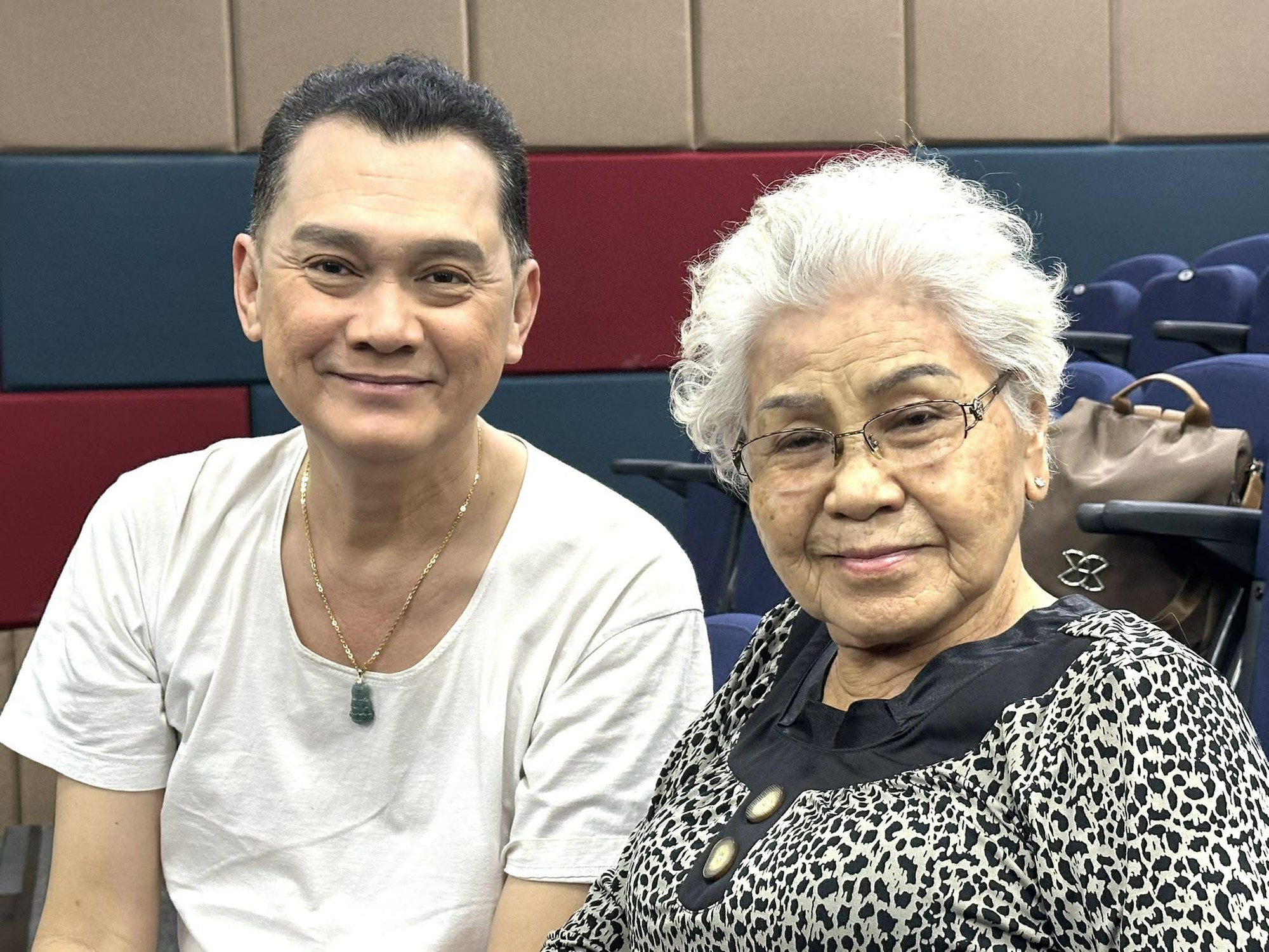 NSƯT Hữu Châu nhớ kỷ niệm khó quên với đạo diễn NSƯT Ca Lê Hồng - Ảnh 1.