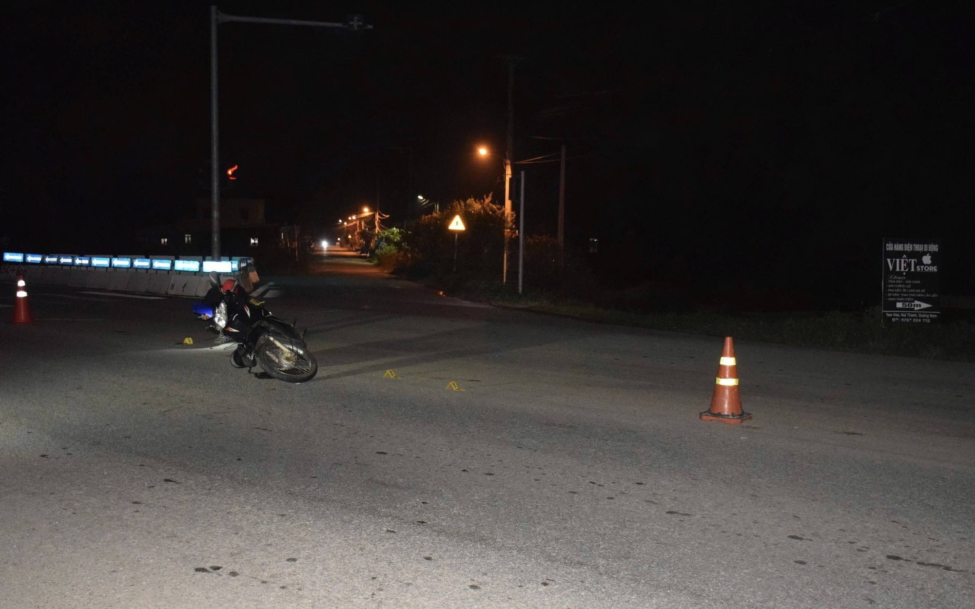 Thanh ni&ecirc;n Đ&agrave; Nẵng d&ugrave;ng ch&acirc;n điều khiển xe m&aacute;y bị tịch thu xe SH - Ảnh 2.