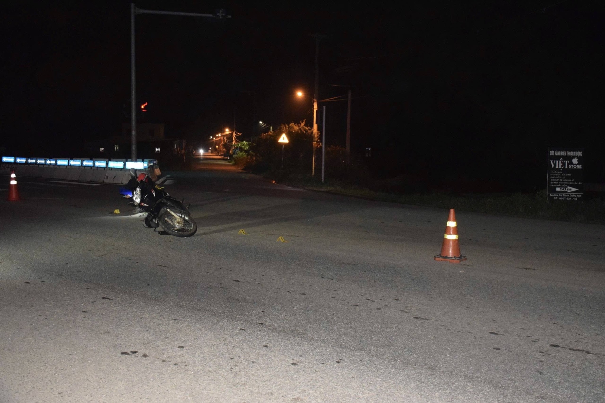 Công an Đà Nẵng truy tìm ô tô rời đi sau khi tông cô gái chấn thương sọ não - Ảnh 1.