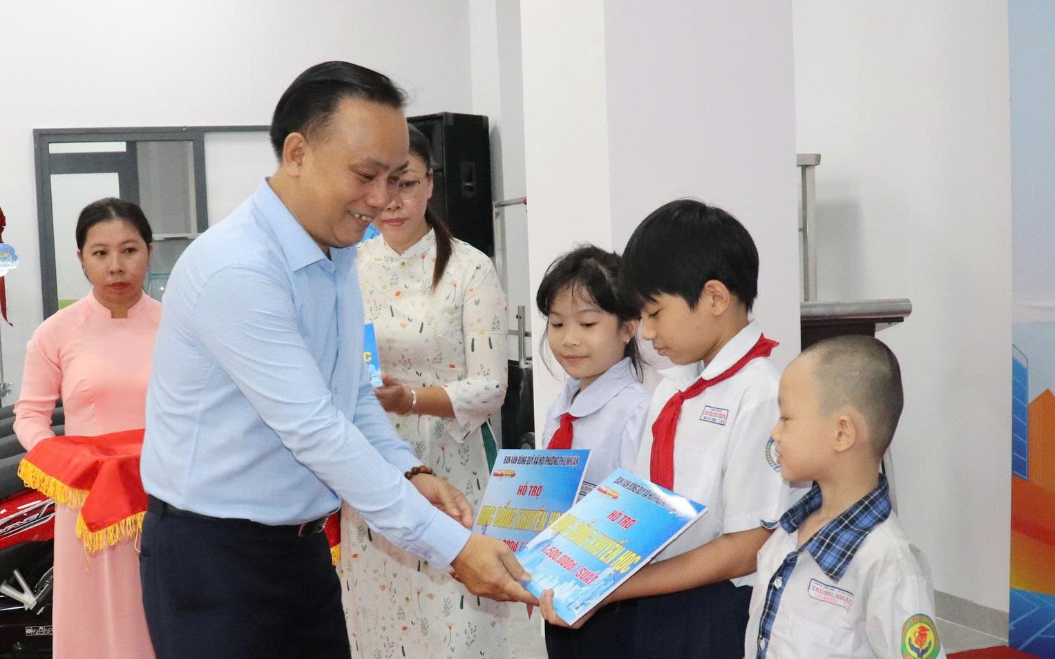 Một buổi s&aacute;ng &yacute; nghĩa, x&uacute;c động tại phường Ph&uacute; Nhuận, TPHCM - Ảnh 5.