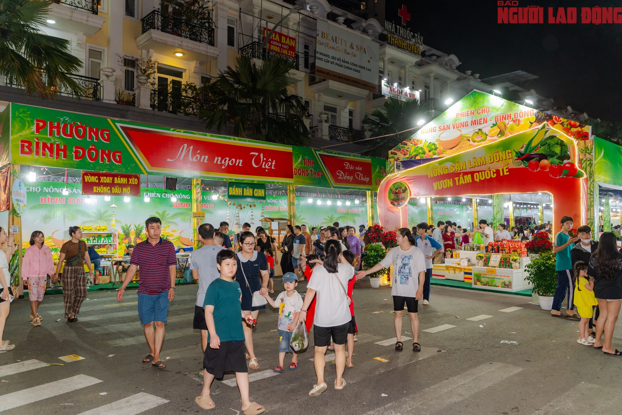 VIDEO: Bưởi tiến vua, na m&ugrave;i sầu ri&ecirc;ng, chuối b&agrave;n tay Phật gi&aacute; dưới 1 triệu &ldquo;đổ bộ&rdquo; TPHCM dịp Tết 2026 - Ảnh 1.