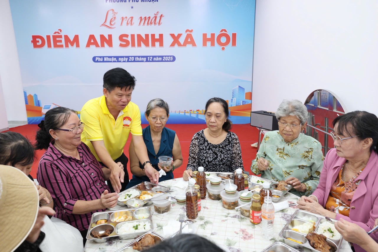 TPHCM: Phường Phú Nhuận ra mắt Điểm an sinh xã hội - Ảnh 7.