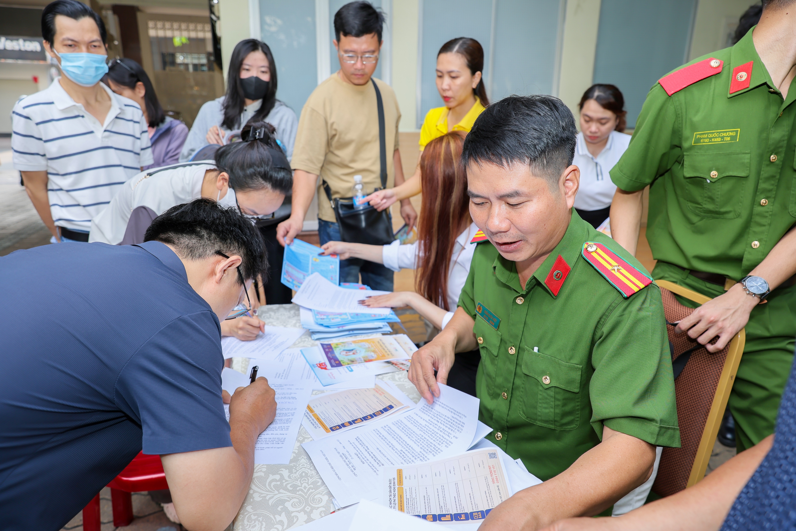 Kh&ocirc;ng để "b&agrave; hỏa" g&otilde; cửa: Phường B&agrave;n Cờ siết chặt ph&ograve;ng ch&aacute;y từ khu d&acirc;n cư - Ảnh 7.