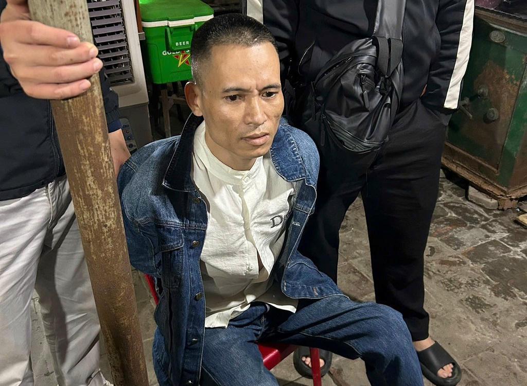 Bị truy nã nguy hiểm, giang hồ cộm cán bị bắt lẩn trốn trong nhà trọ - Ảnh 1.