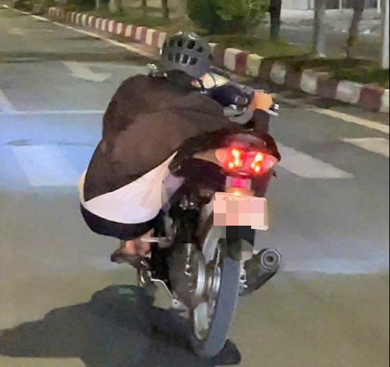 Xử phạt thiếu niên “ làm xiếc ” mừng U22 Việt Nam giành huy vàng SEA Games 33 - Ảnh 1.