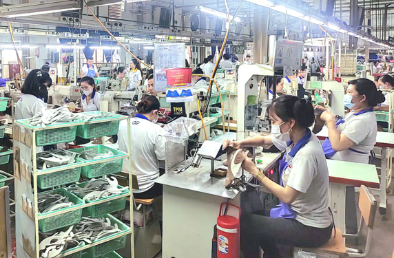 Thưởng Tết khả quan, an tâm làm việc - Ảnh 1. Thưởng Tết khả quan, an tâm làm việc - Ảnh 1.