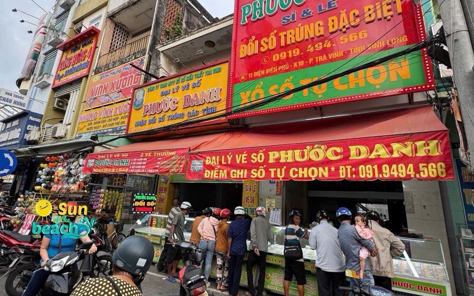 Xổ số miền Nam: Nhiều người tr&uacute;ng độc đắc ở TPHCM, Vĩnh Long, T&acirc;y Ninh, Cần Thơ, Đồng Th&aacute;p, An Giang - Ảnh 1.