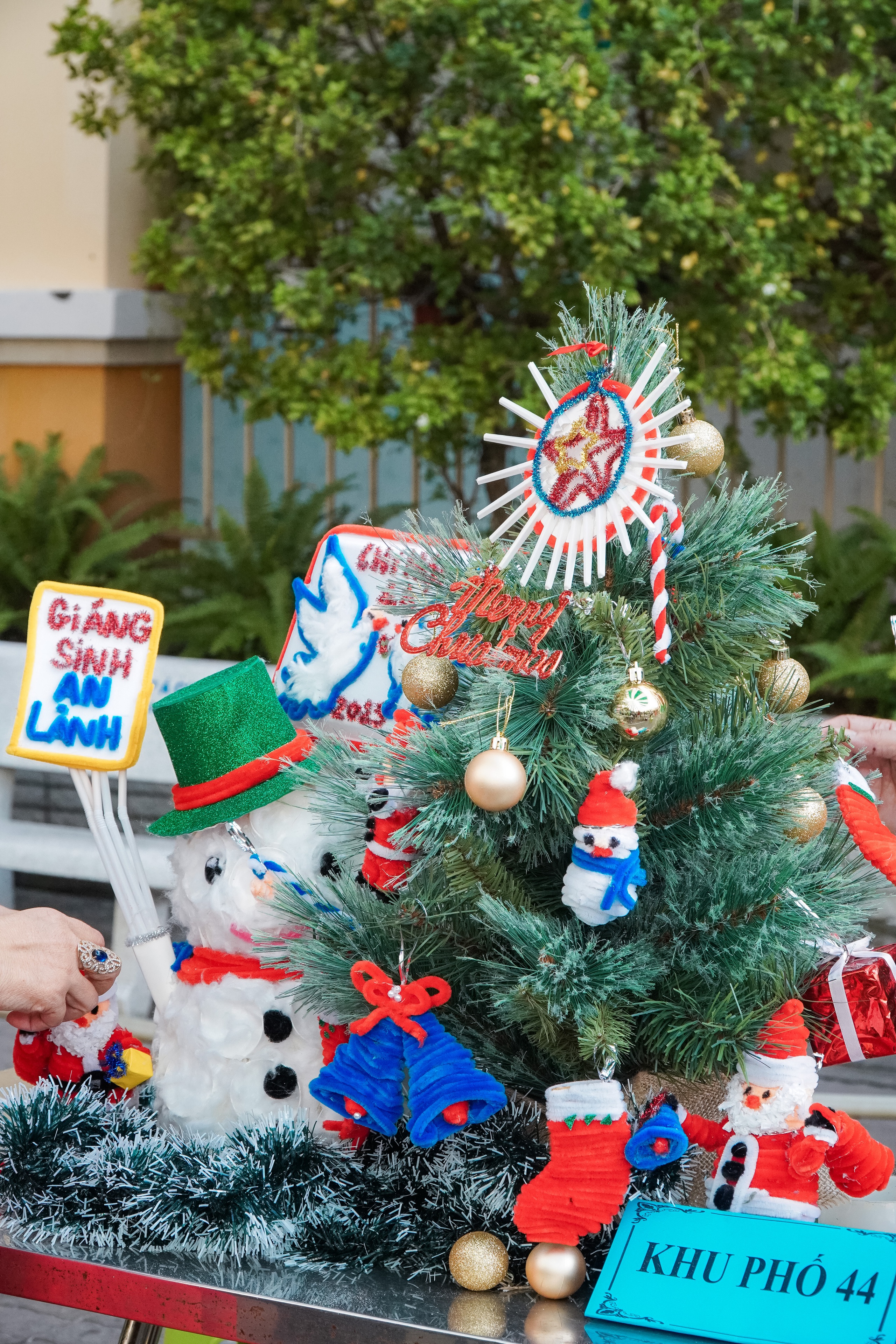 Phường Nhiêu Lộc "lên đèn" đón Giáng sinh bằng hội thi trang trí cây thông - Ảnh 10.
