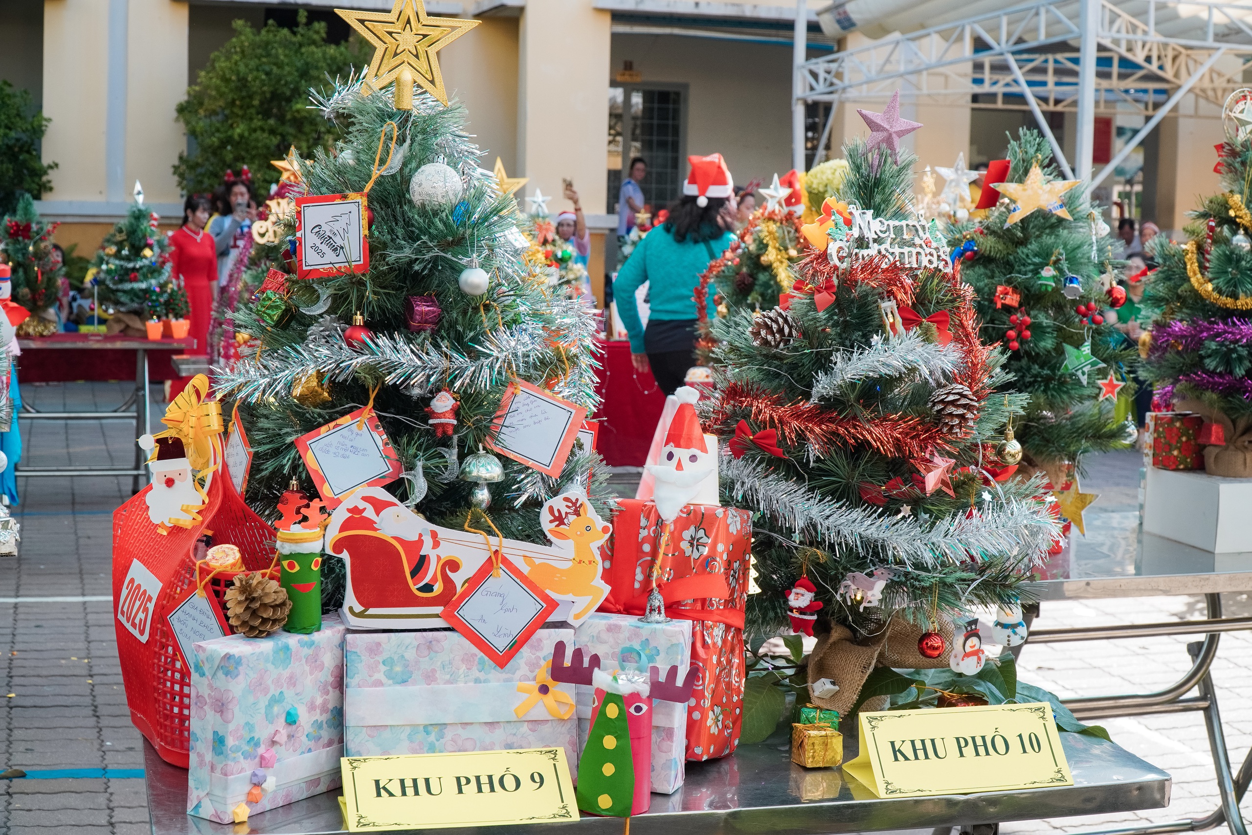 Phường Nhiêu Lộc "lên đèn" đón Giáng sinh bằng hội thi trang trí cây thông - Ảnh 14.