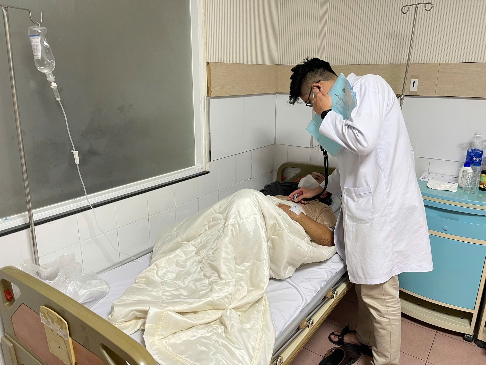 Xác định nguyên nhân gây ngộ độc bánh mì cho gần 100 người tại Lâm Đồng  - Ảnh 1.