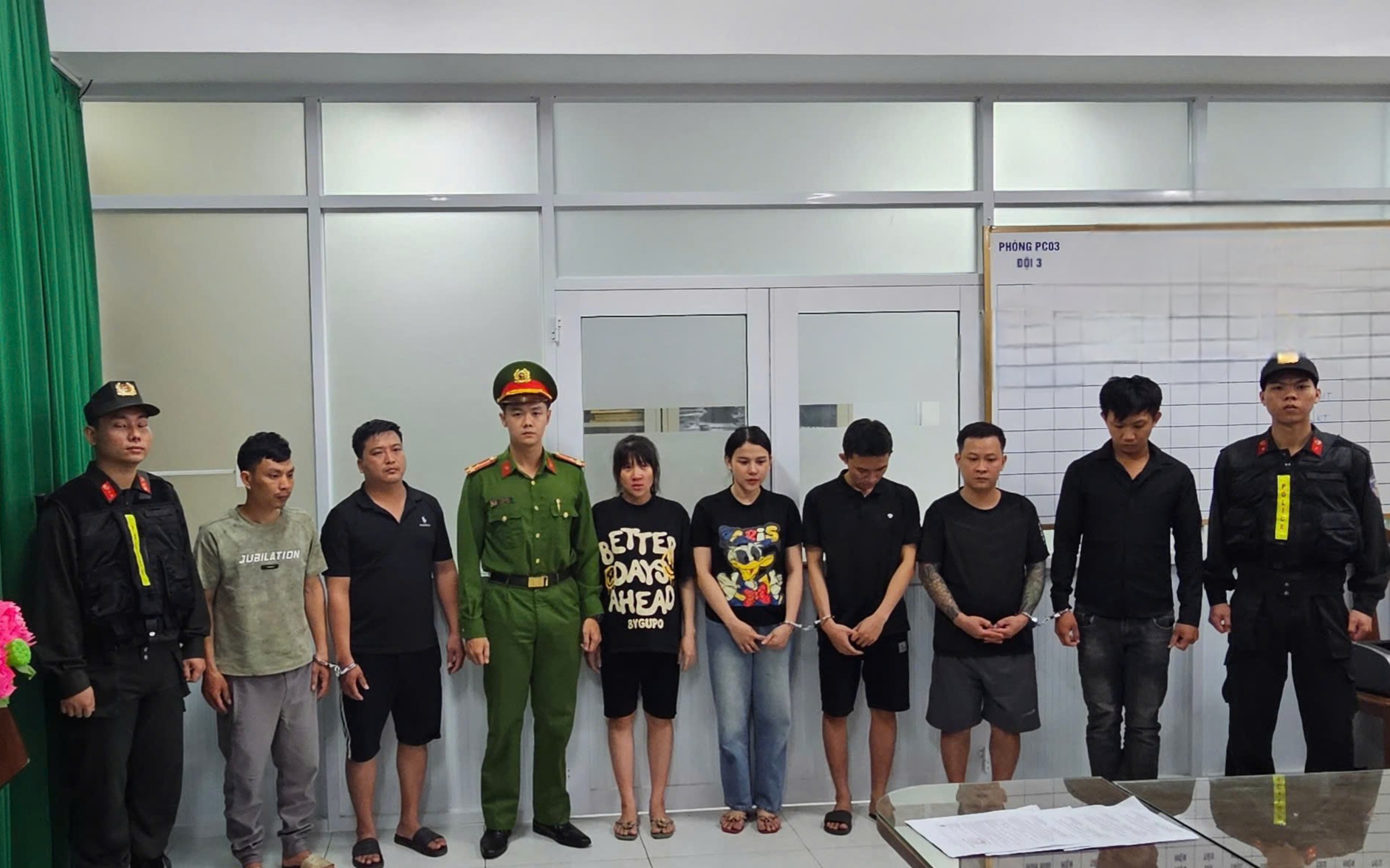 C&ocirc;ng an TPHCM bắt Hồ Th&agrave;nh Được - Ảnh 12.