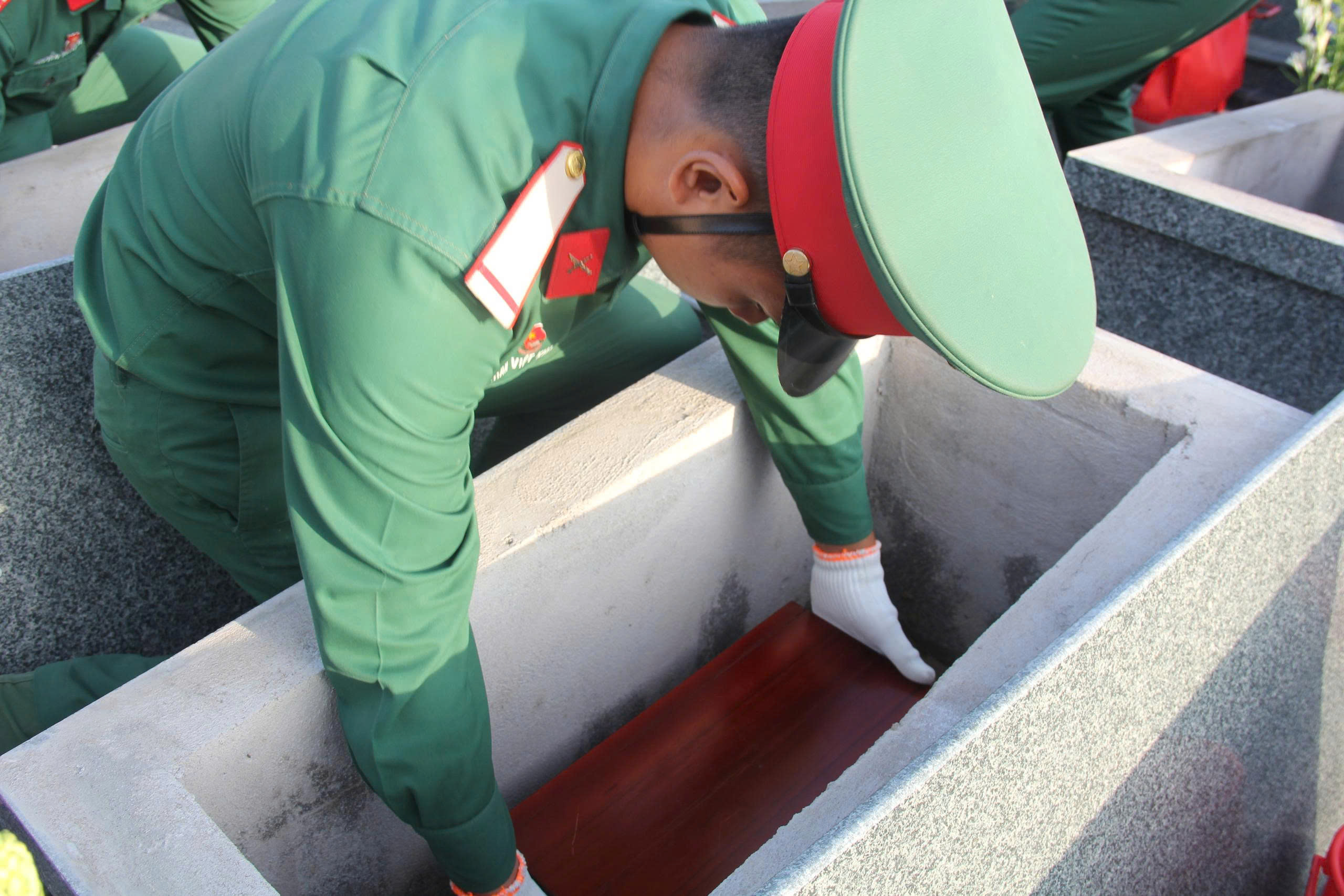 Tây Ninh tổ chức lễ truy điệu và an táng hài cốt liệt sĩ hy sinh tại Campuchia - Ảnh 7. Tây Ninh tổ chức lễ truy điệu và an táng hài cốt liệt sĩ hy sinh tại Campuchia - Ảnh 7.