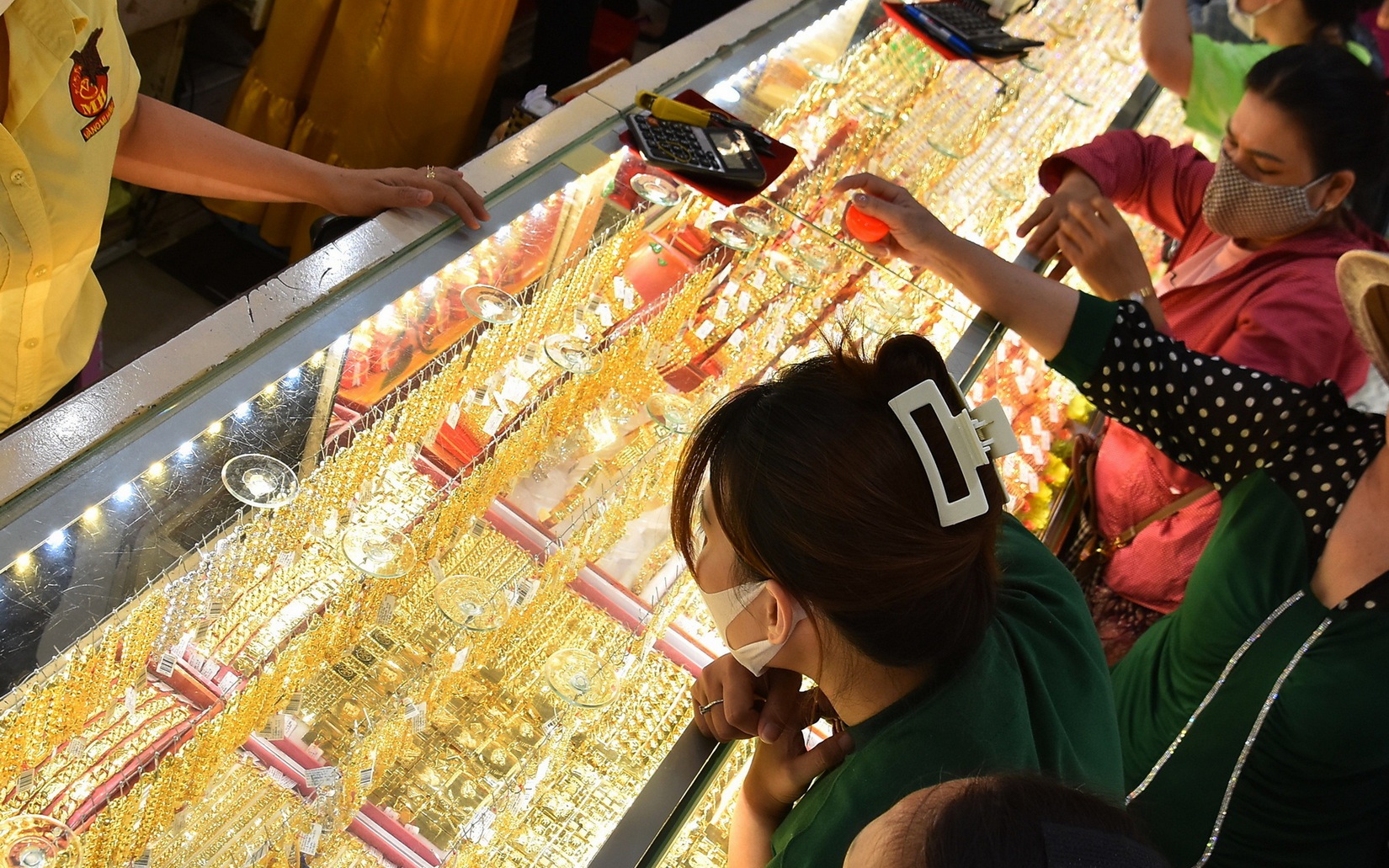 Ngóng ngày được cấp phép nhập khẩu vàng - Ảnh 2.