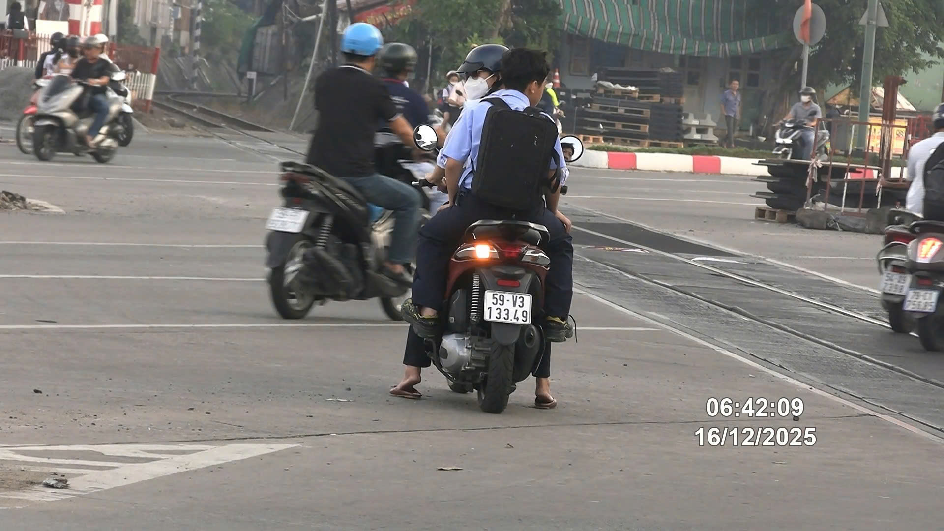 Tra cứu 39 xe bị phạt nguội do chạy cắt ngang trên đường Phạm Văn Đồng - Ảnh 2.