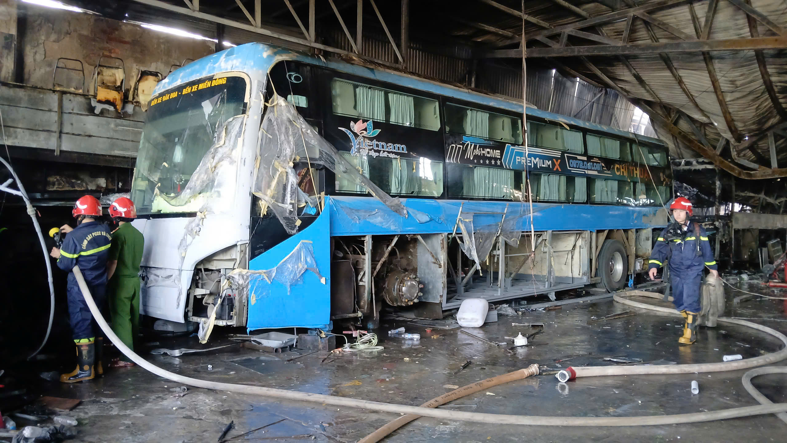 Cháy garage ô tô tại gia Lai thiêu rụi nhiều xe và tài sản qúy giá - Ảnh 5.