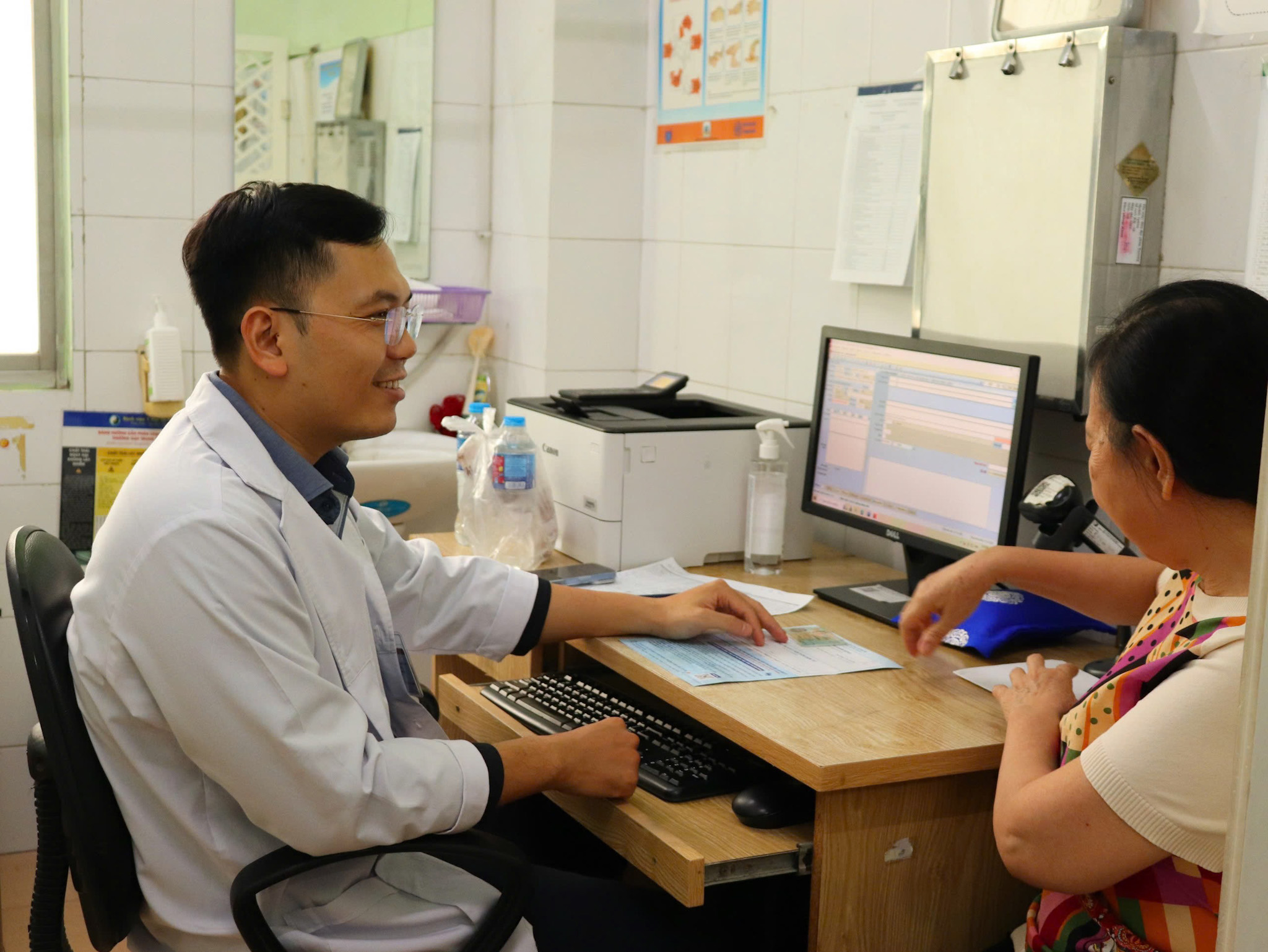 TPHCM: Người cao tuổi ở được cấp BHYT, có giữ nguyên nơi khám chữa bệnh? - Ảnh 1.