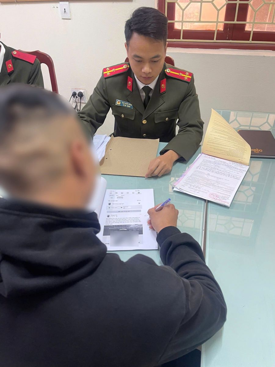 Đăng tin xúc phạm phụ nữ, người đàn ông bị công an xử phạt - Ảnh 1.