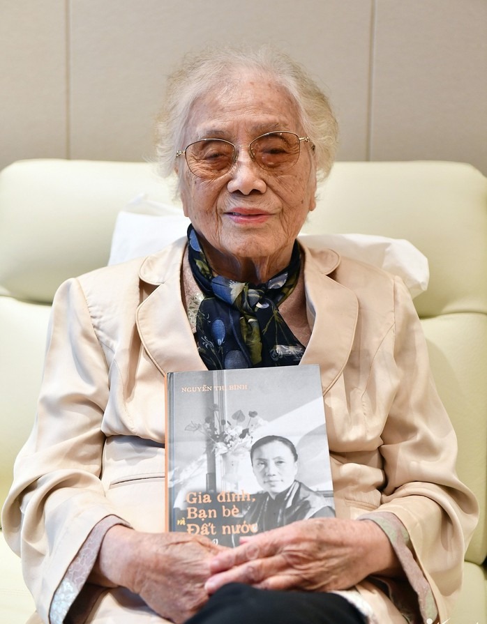 Bà Nguyễn Thị bình đại biểu cao tuổi nhất tại Đại hội Thi đua yêu nước lần thứ XI - Ảnh 1.