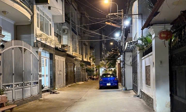 Nhà trong hẻm khó bán - Ảnh 2.