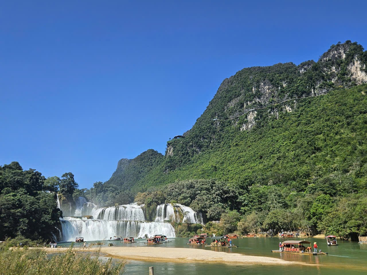 Du lịch nội địa lên ngôi - Ảnh 1.