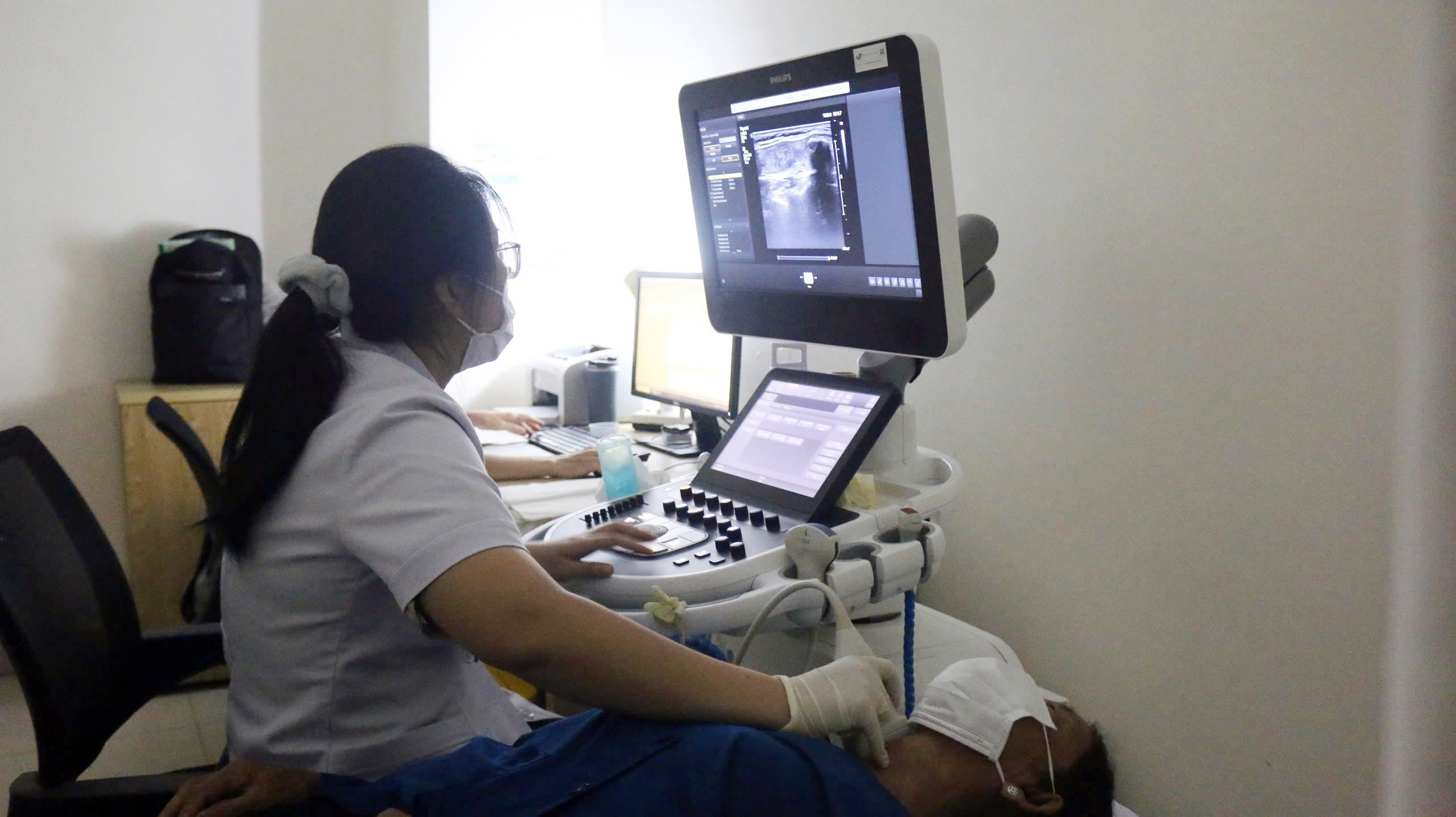 Mắc ung thư tuyến giáp: Đừng quá lo lắng! - Ảnh 1.