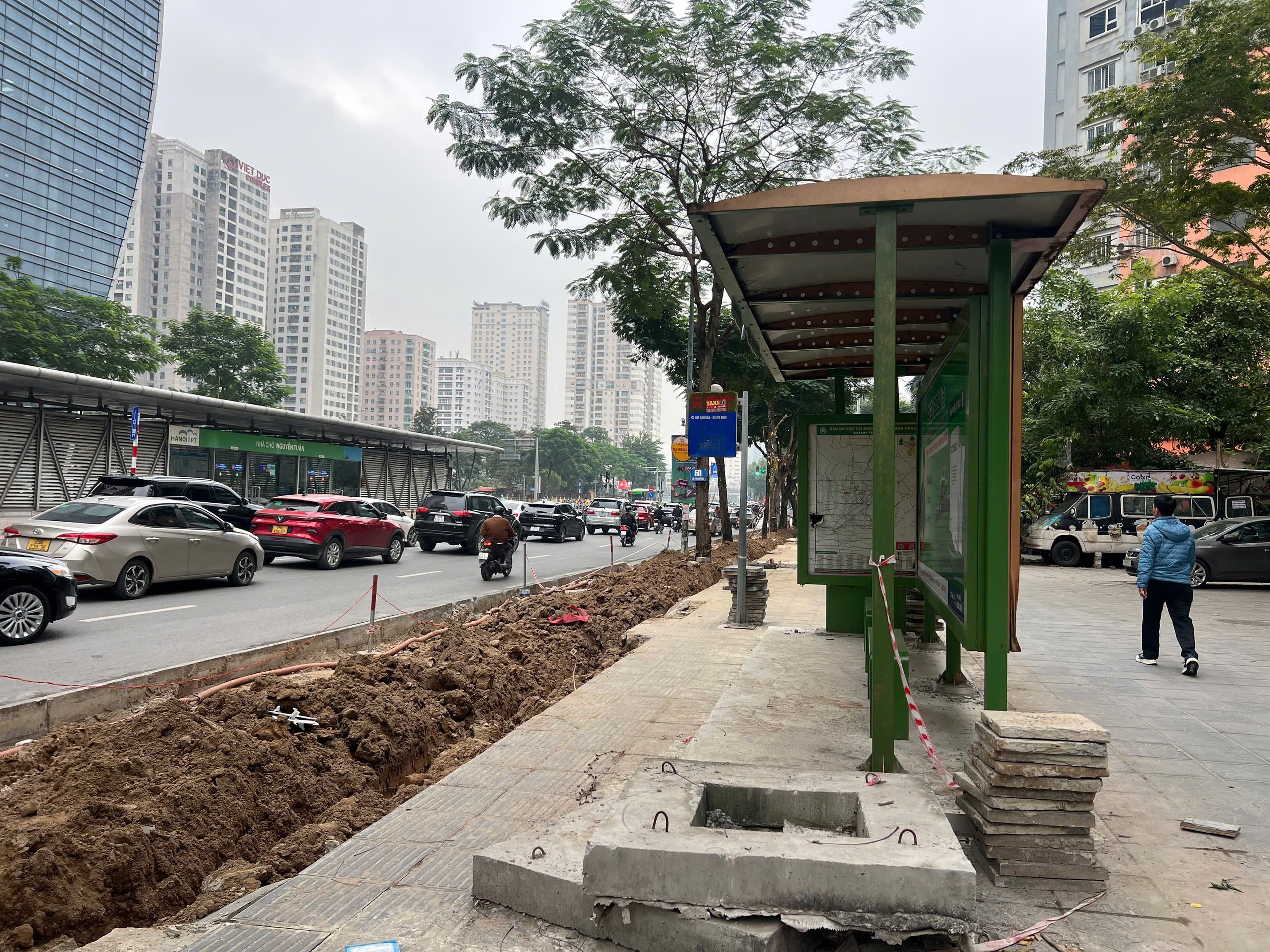 Di dời c&acirc;y xanh v&agrave; cải tạo hạ tầng giảm &ugrave;n tắc giao th&ocirc;ng tại H&agrave; Nội - Ảnh 3.