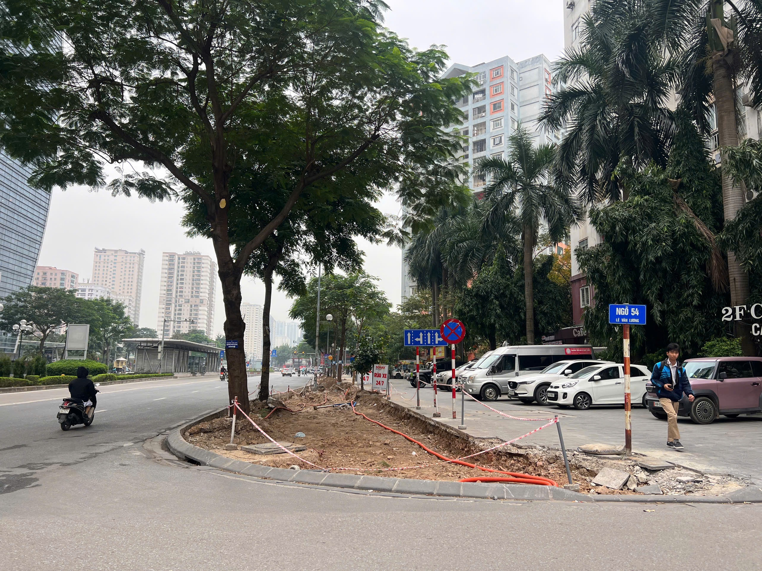 Di dời c&acirc;y xanh v&agrave; cải tạo hạ tầng giảm &ugrave;n tắc giao th&ocirc;ng tại H&agrave; Nội - Ảnh 6.