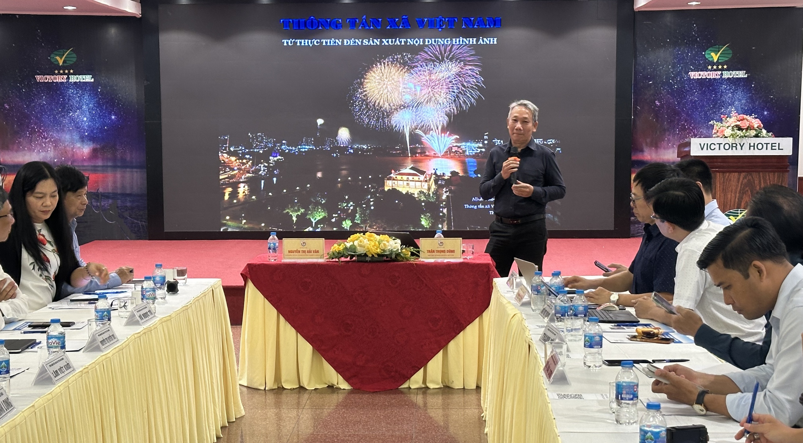 Tọa đàm "Tư duy hình ảnh cho báo chí đa phương tiện trong bối cảnh mới" có hơn 40 nhà báo dự - Ảnh 3.