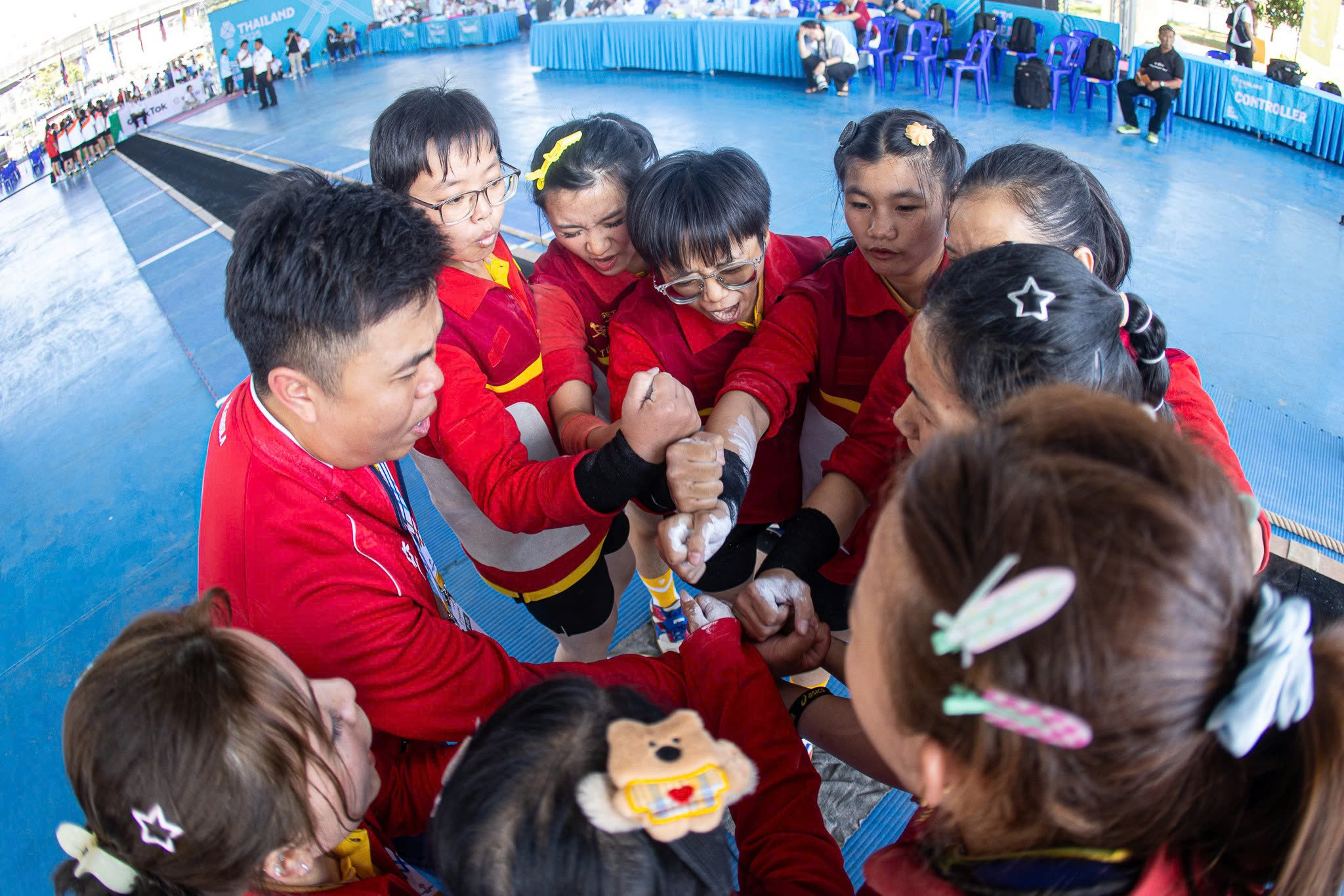 VIDEO: Khoảnh khắc "cô giáo SEA Games" mắc "bẫy" học trò - Ảnh 4.