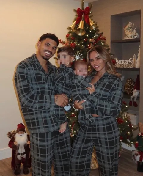 Chùm ảnh các ngôi sao bóng đá đón Giáng sinh 2025 - Ảnh 10.