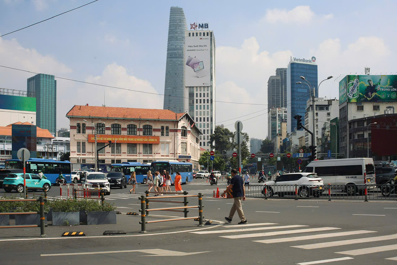 Dự báo thời tiết hôm nay, 26-12: TPHCM và Nam Bộ ngày nắng, mưa nhẹ vài nơi - Ảnh 1.