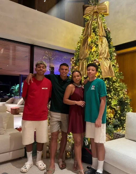 Chùm ảnh các ngôi sao bóng đá đón Giáng sinh 2025 - Ảnh 4.