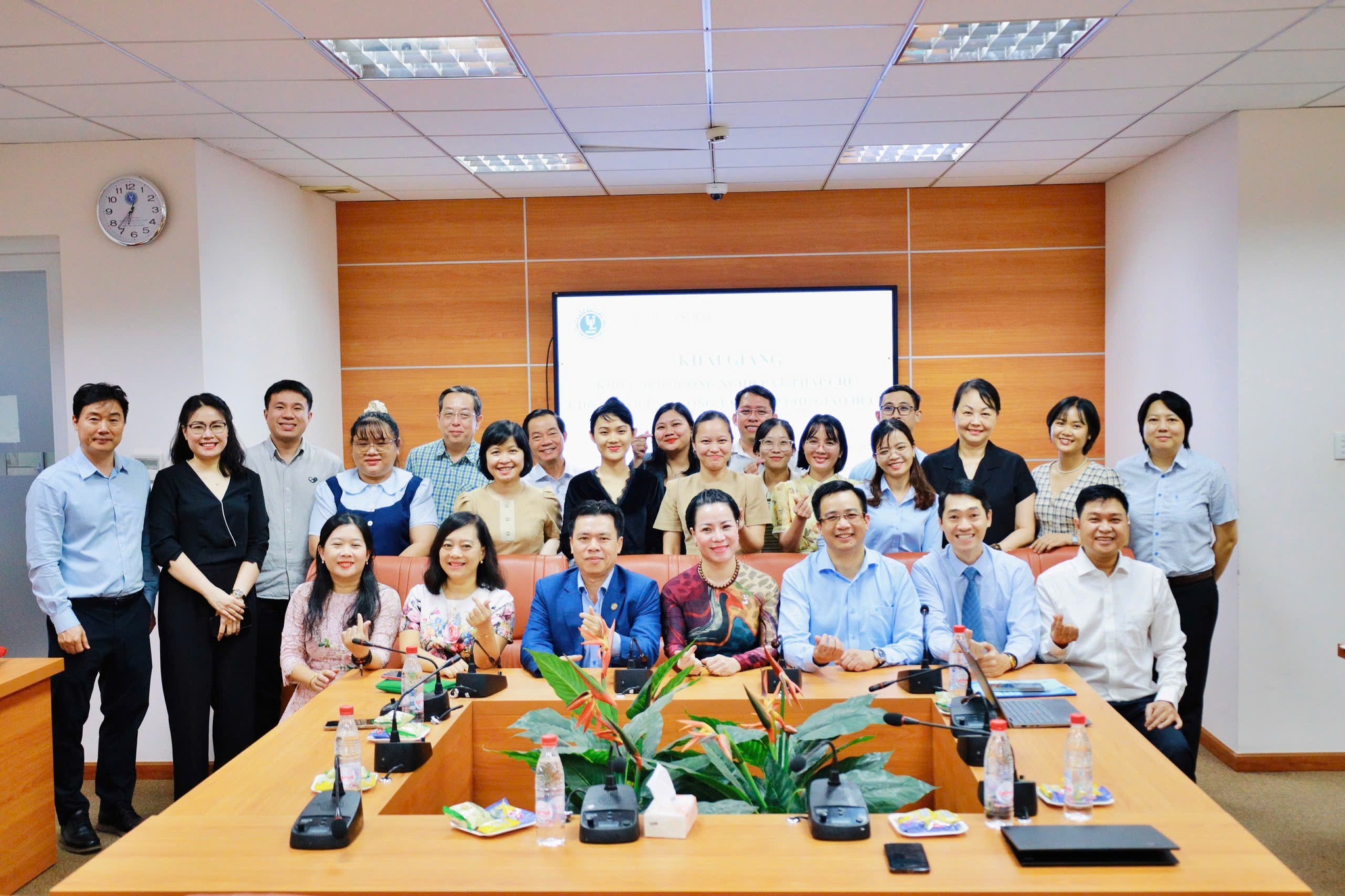 Trường ĐH Luật TPHCM nâng cao năng lực pháp lý ngành giáo dục - Ảnh 2.