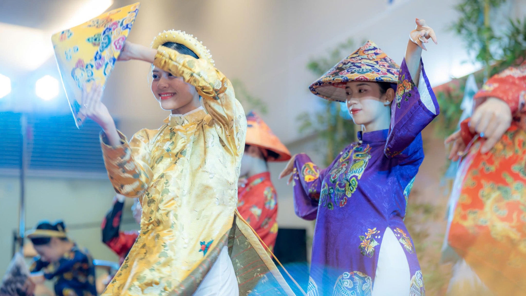 Những kiện h&agrave;ng đặc biệt xuất hiện tr&ecirc;n băng chuyền h&agrave;nh l&yacute; ở Nội B&agrave;i v&agrave;o Gi&aacute;ng sinh - Ảnh 8.