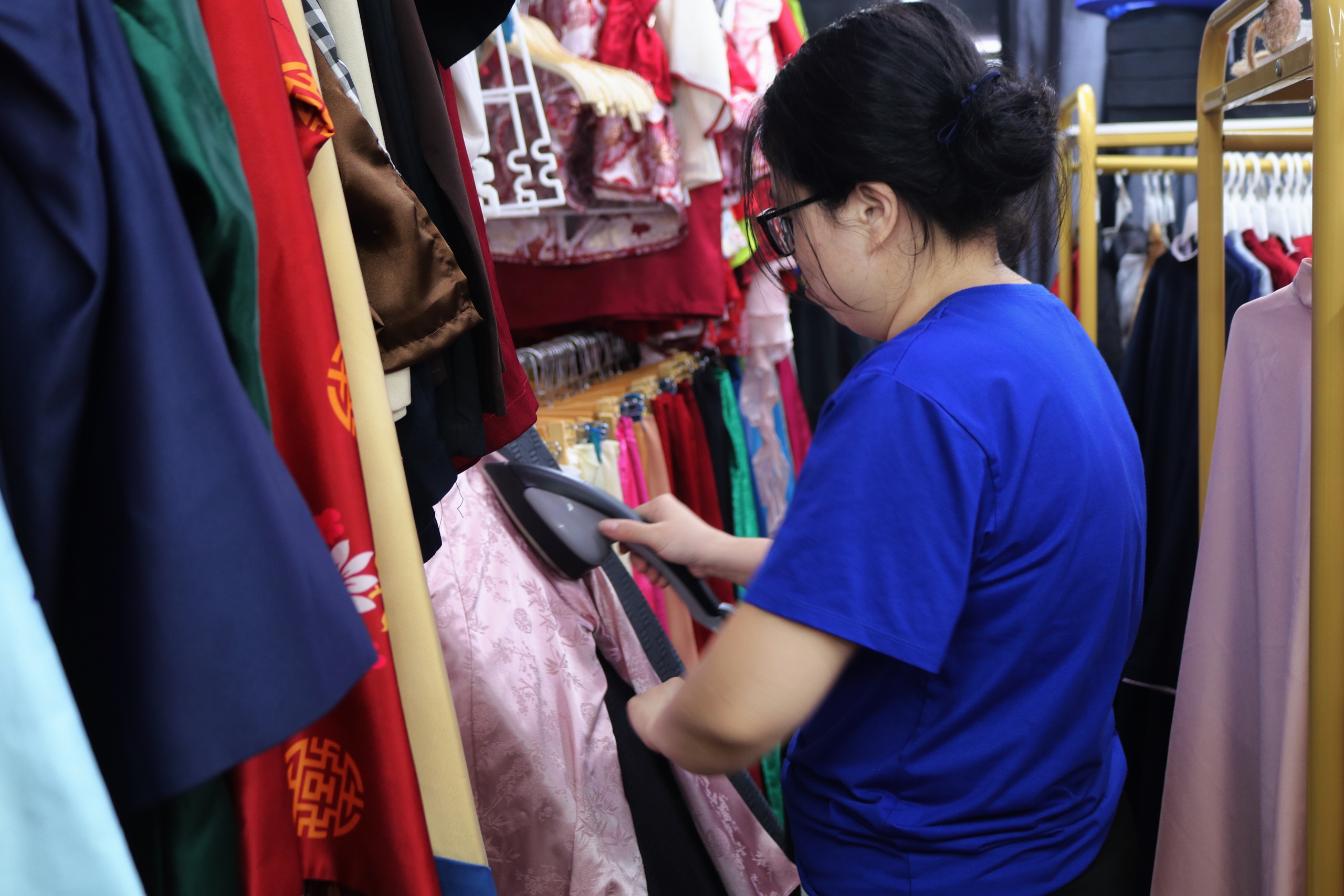 Thu nhập khủng từ cho thu&ecirc; &aacute;o d&agrave;i chụp ảnh Tết tại TP HCM - Ảnh 11.