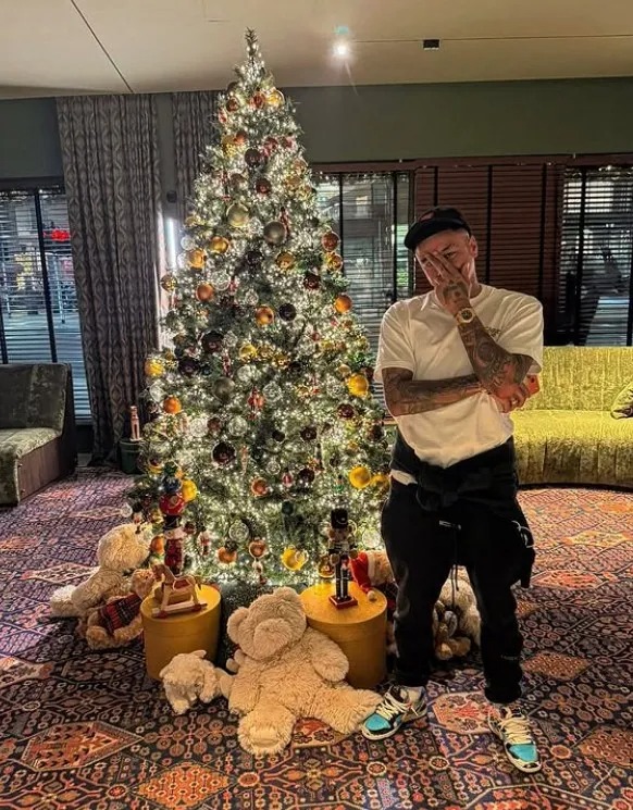 Chùm ảnh các ngôi sao bóng đá đón Giáng sinh 2025 - Ảnh 9.