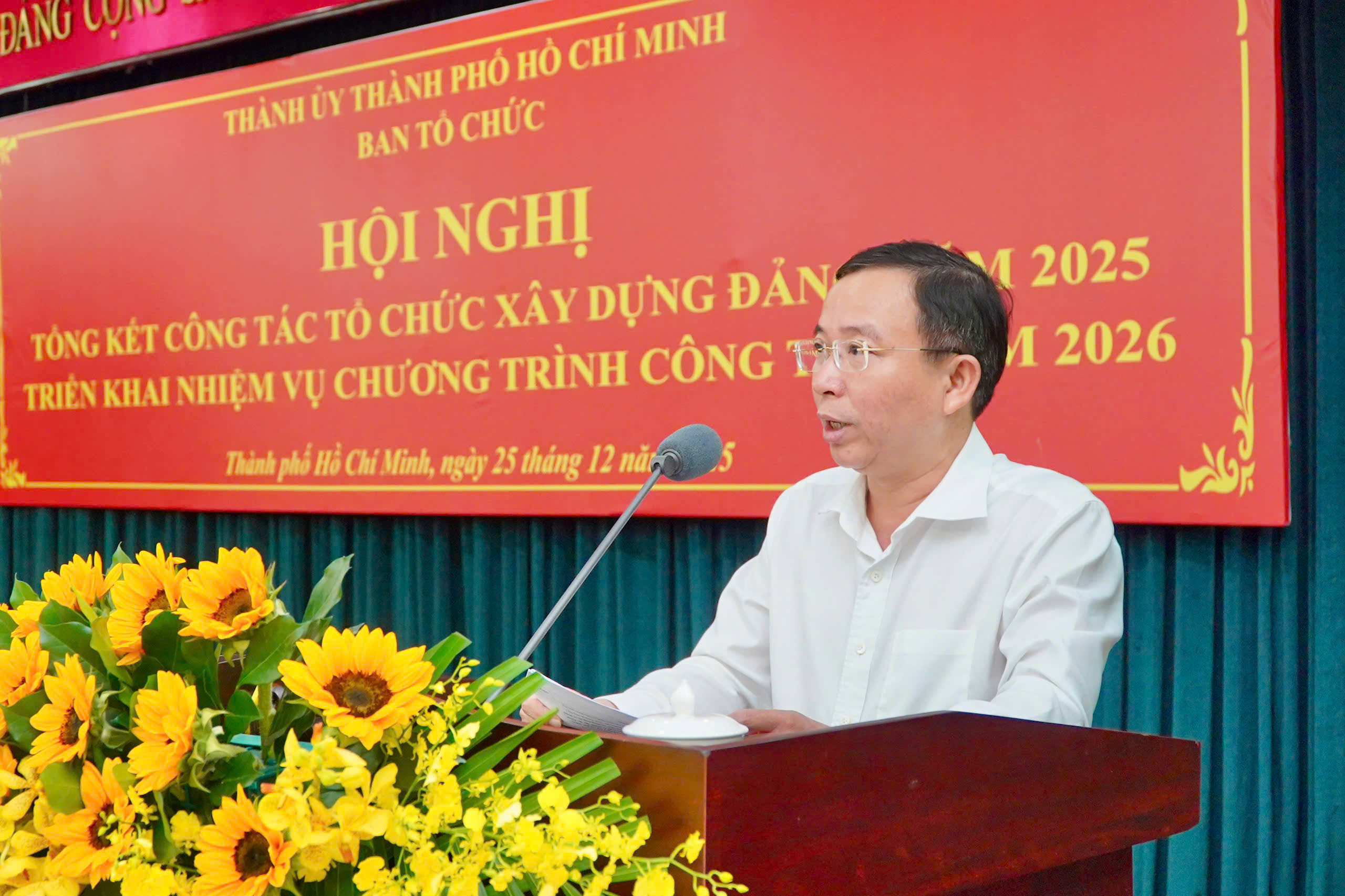 B&iacute; thư Th&agrave;nh ủy TPHCM: "L&agrave;m c&ocirc;ng t&aacute;c c&aacute;n bộ kh&oacute; lắm" - Ảnh 7.