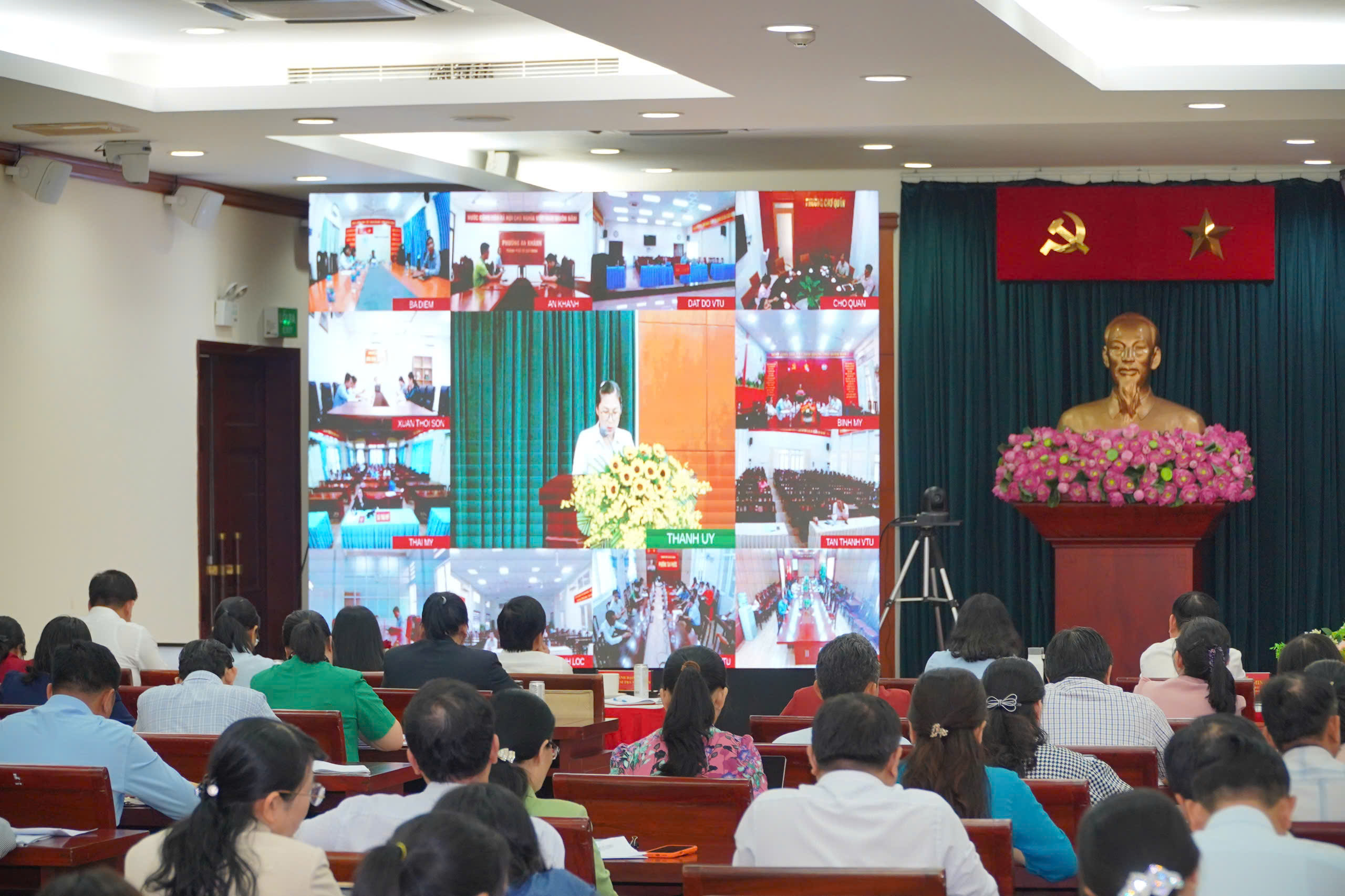 B&iacute; thư Th&agrave;nh ủy TPHCM: "L&agrave;m c&ocirc;ng t&aacute;c c&aacute;n bộ kh&oacute; lắm" - Ảnh 5.