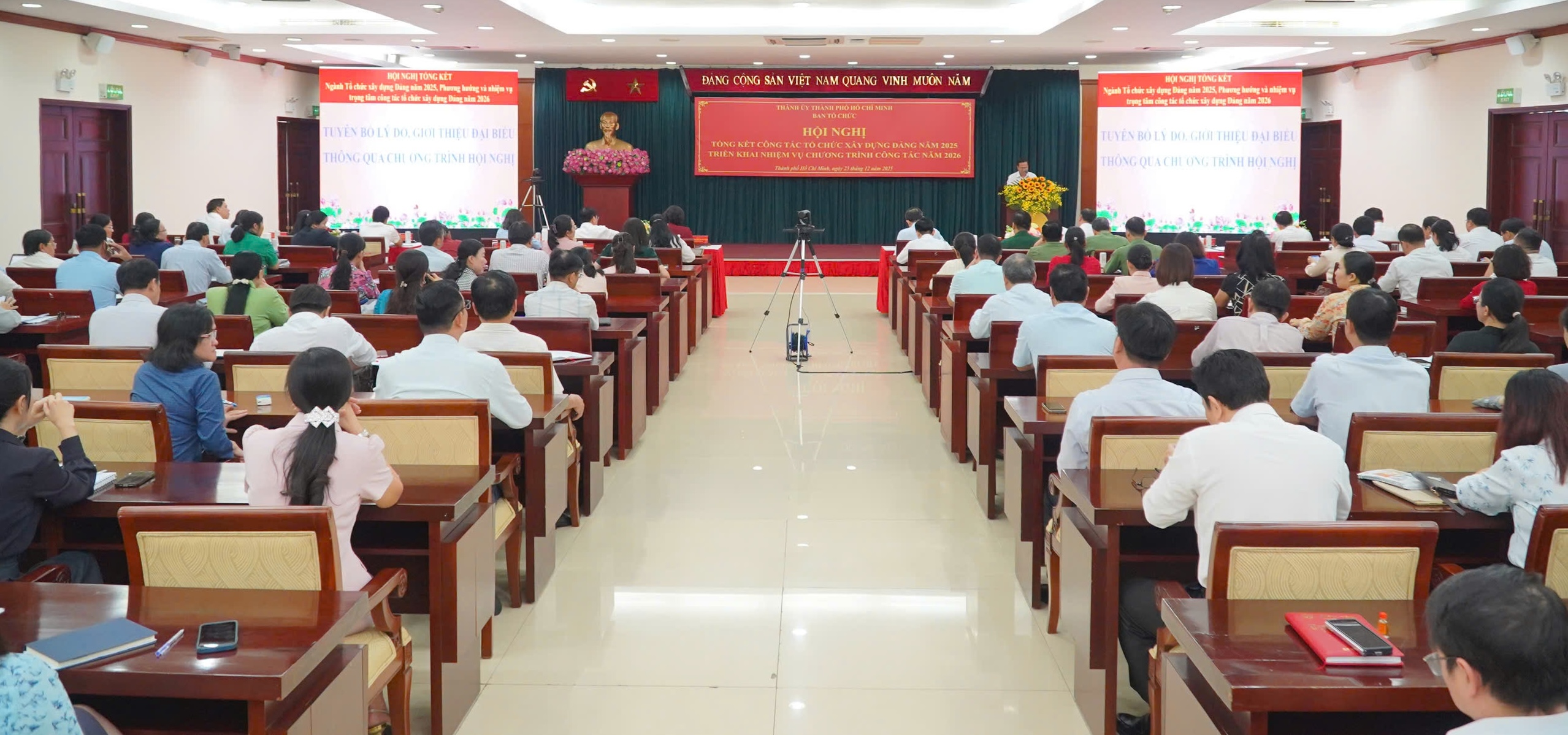 B&iacute; thư Th&agrave;nh ủy TPHCM: "L&agrave;m c&ocirc;ng t&aacute;c c&aacute;n bộ kh&oacute; lắm" - Ảnh 3.