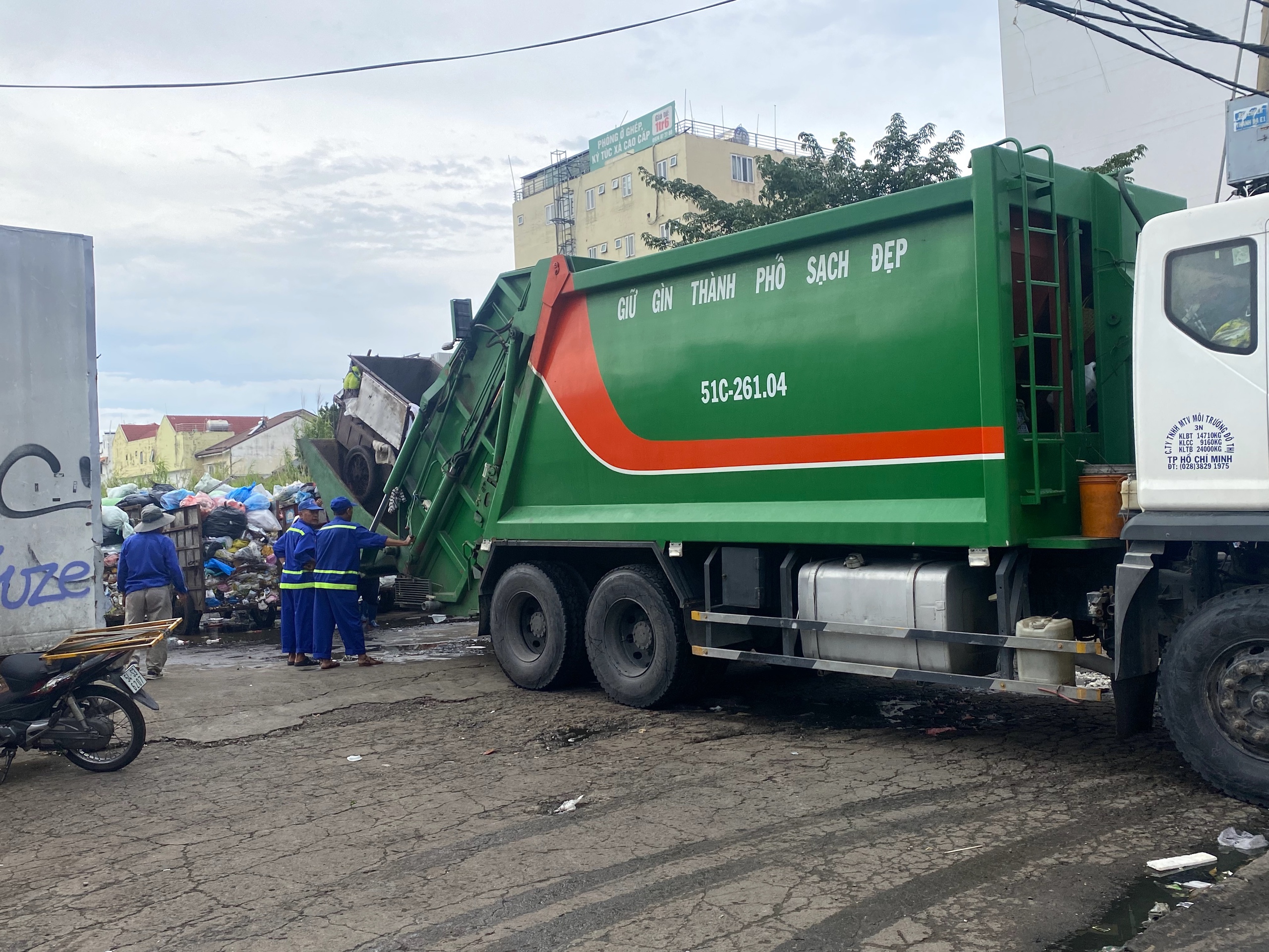 TPHCM: Từ đầu năm 2026, bàn giao công tác vệ sinh môi trường - Ảnh 1.