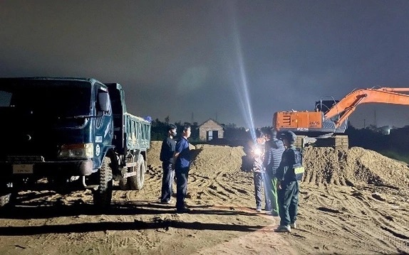 Gia Lai quyết liệt dẹp khai thác khoáng sản trái phép - Ảnh 2.