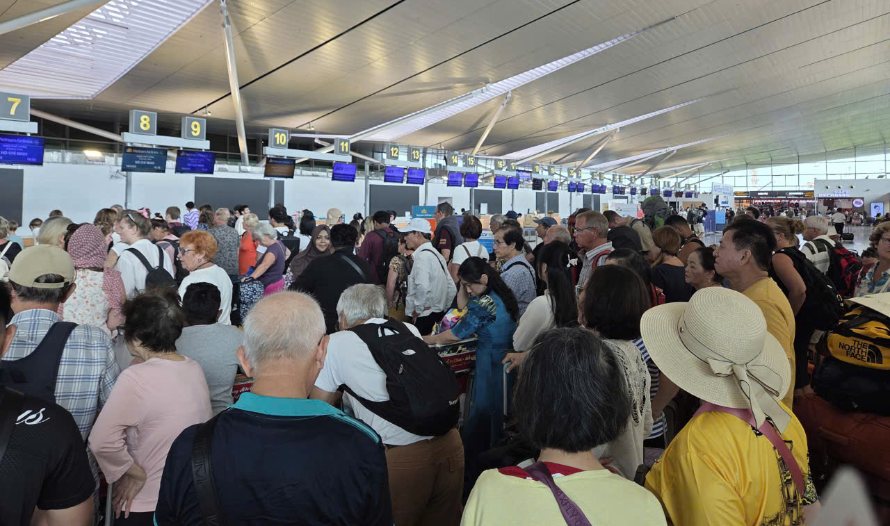 Bộ Xây dựng cấp giấy phép kinh doanh sân bay Phú Quốc cho Sun Group - Ảnh 1.