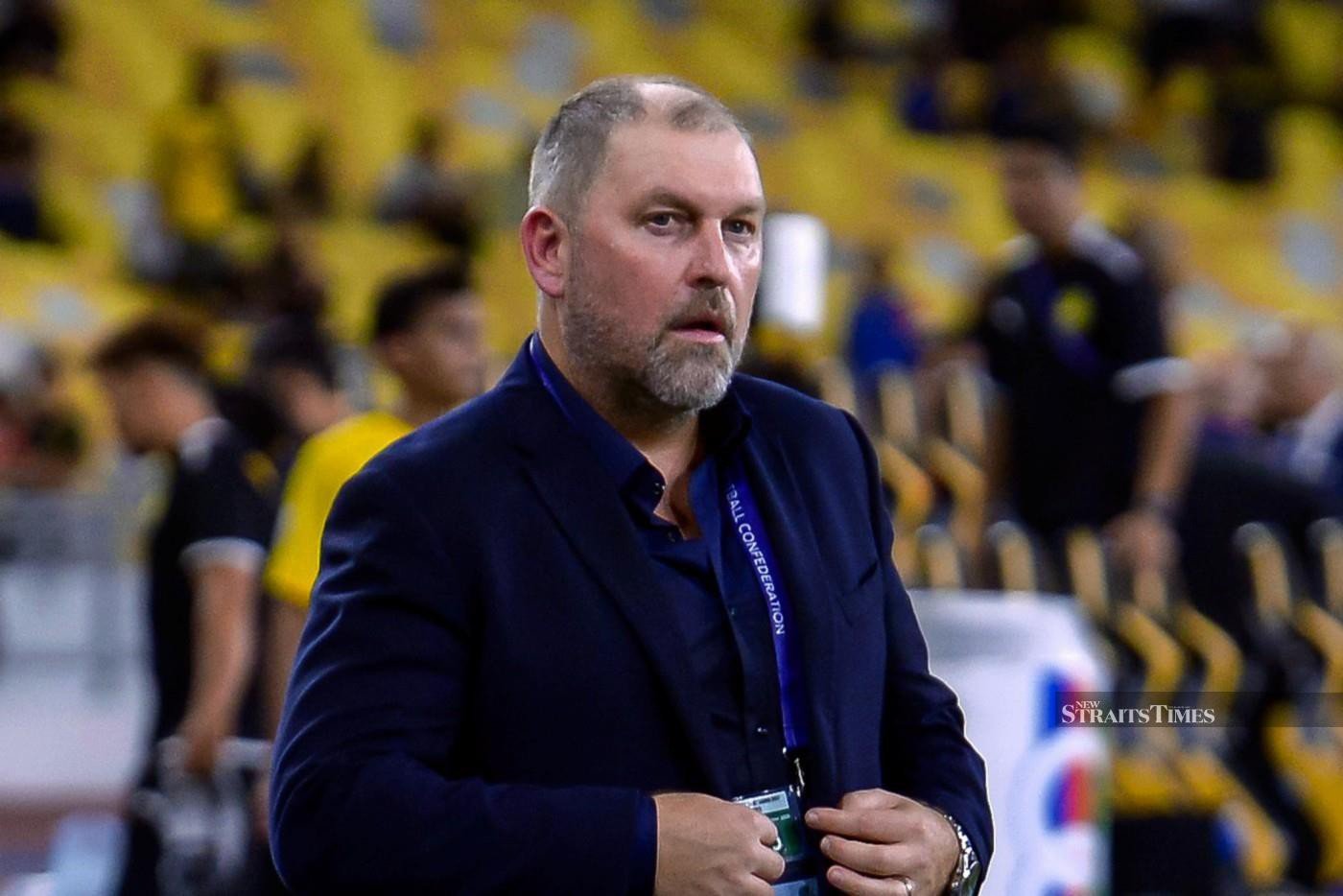 FAM lao đao, HLV Peter Cklamovski tự tin đưa Malaysia vực dậy - Ảnh 1.