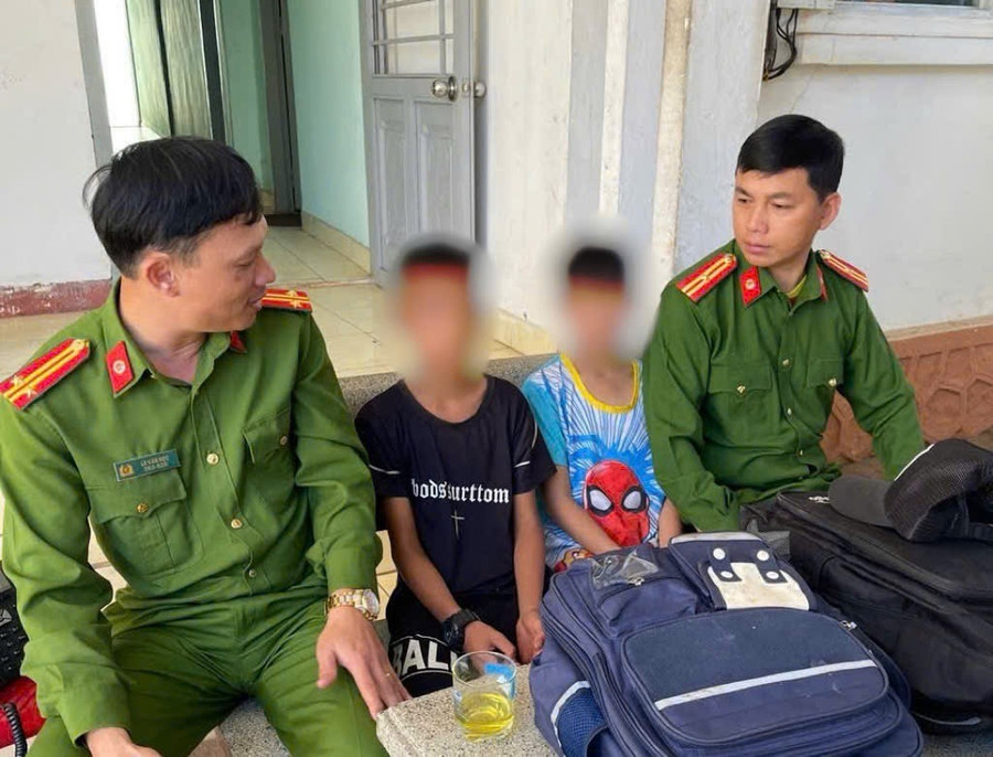 Sợ cha mẹ mắng vì làm vỡ chén bát, hai bé trai ở Gia Lai bỏ nhà “đi bụi” - Ảnh 1.