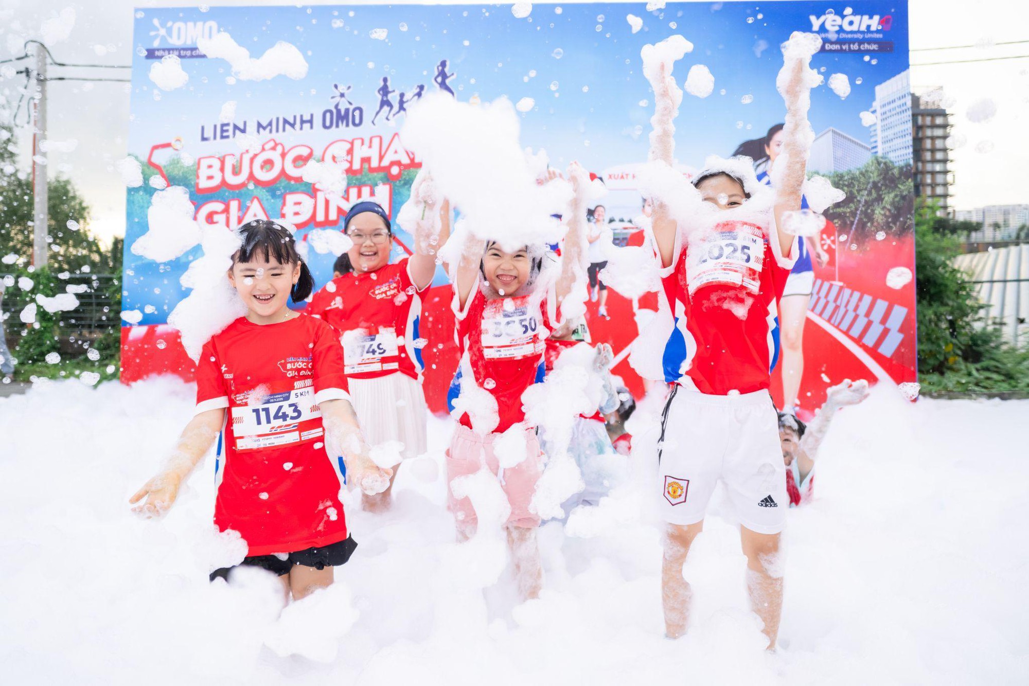 OMO cổ vũ tinh thần “ngại gì bẩn” của gia đình trẻ thông qua chuỗi hoạt động thể thao - Ảnh 3.