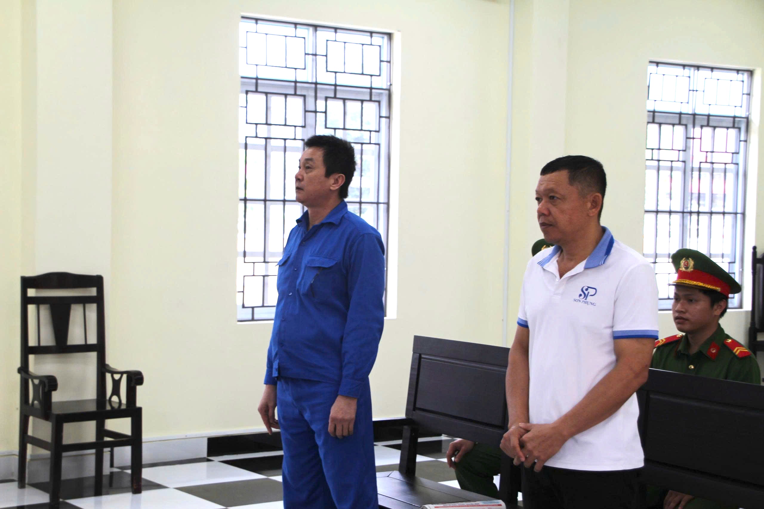 Cần Thơ: Cựu trưởng phòng và giám đốc công ty lãnh án hối lộ nghiêm trọng - Ảnh 1.